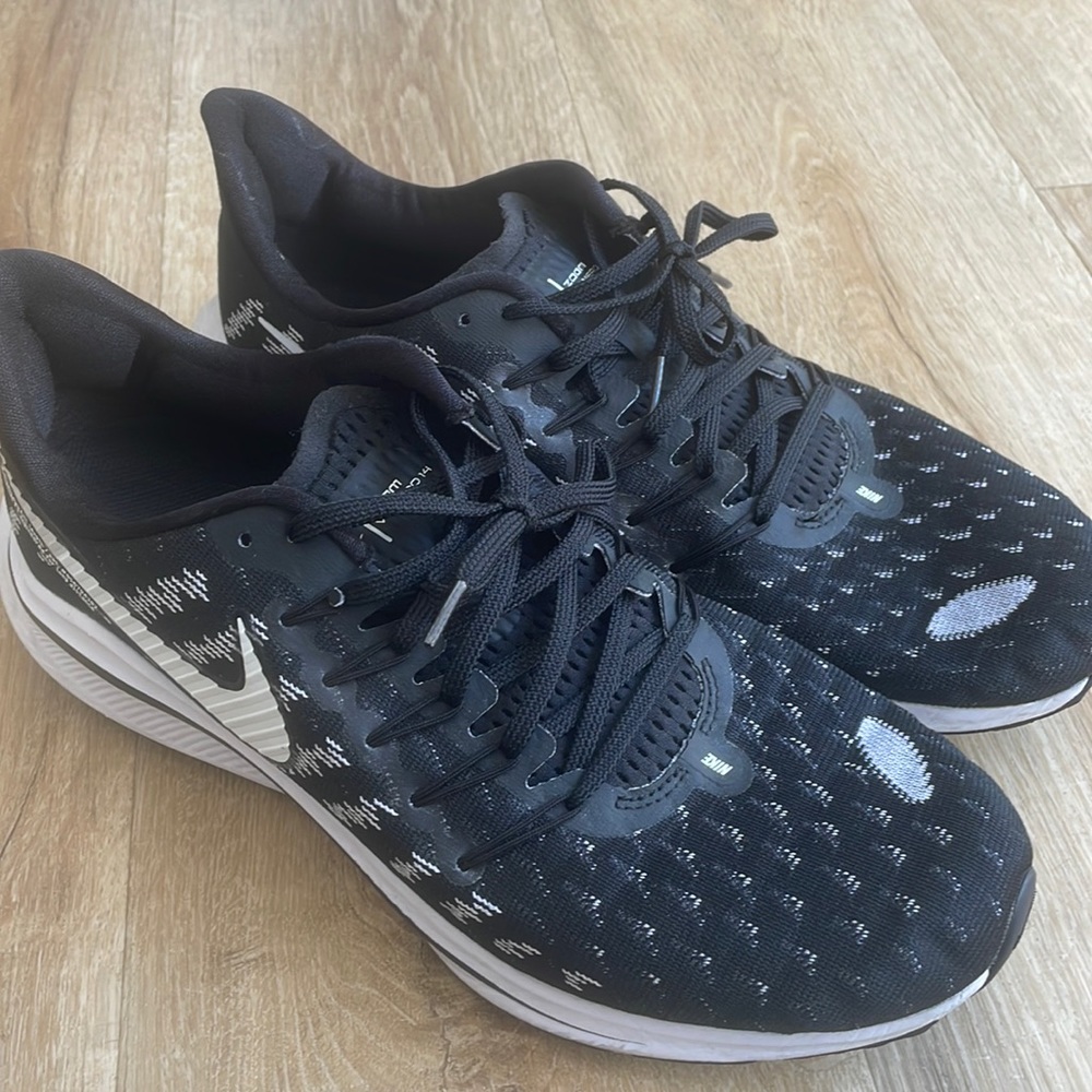 Hardly worn. Nike zoom vomero 14, size 10.5